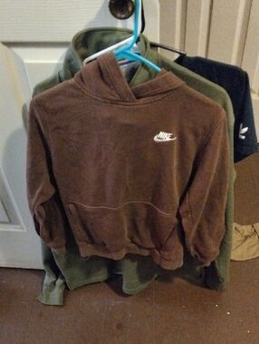 Nike Brown Crewneck Pullover Sweatshirt with Small Logo